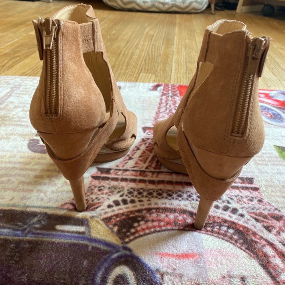 Heels - Picture 3 of 5